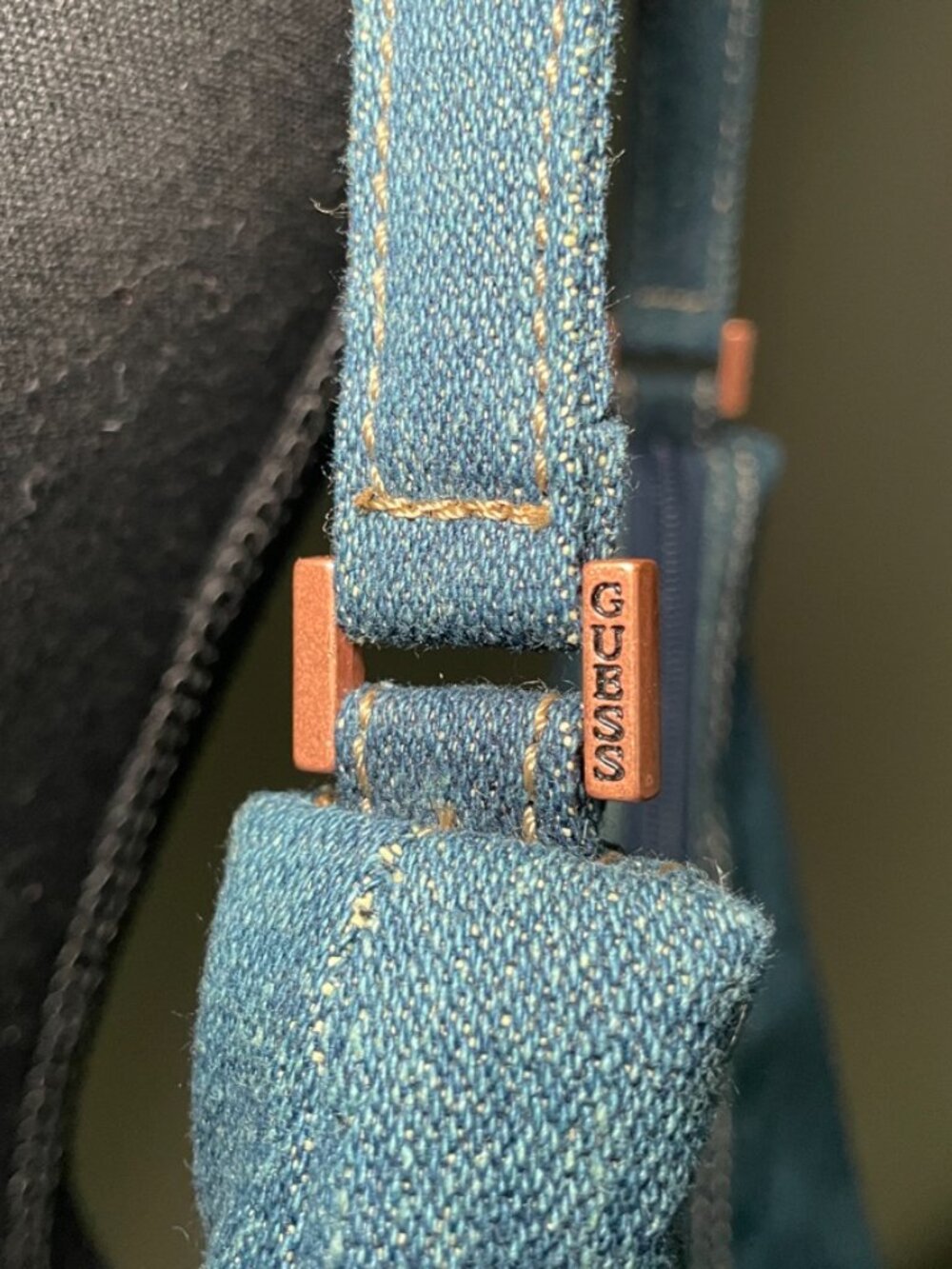 GUESS Vintage Y2K denim double-zip shoulder bag - Picture 5 of 8
